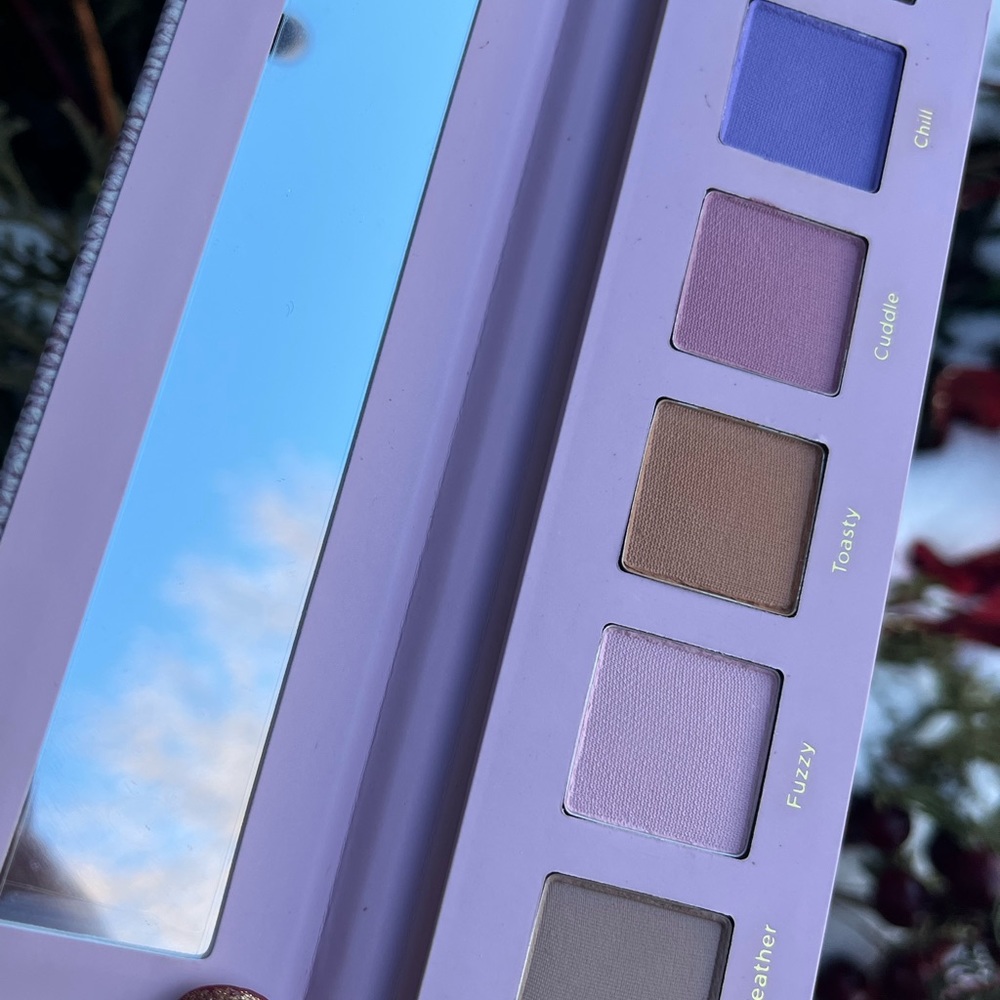 Dominique Cosmetics. DC. Sweater weather. Eyeshadow palette.